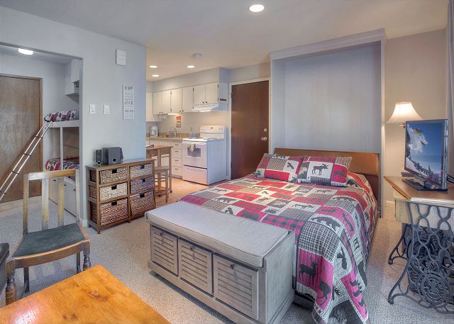 Cozy Getaway (#103) | Resort Access, Full Kitchen, Walk to Lift, Ground Level 10