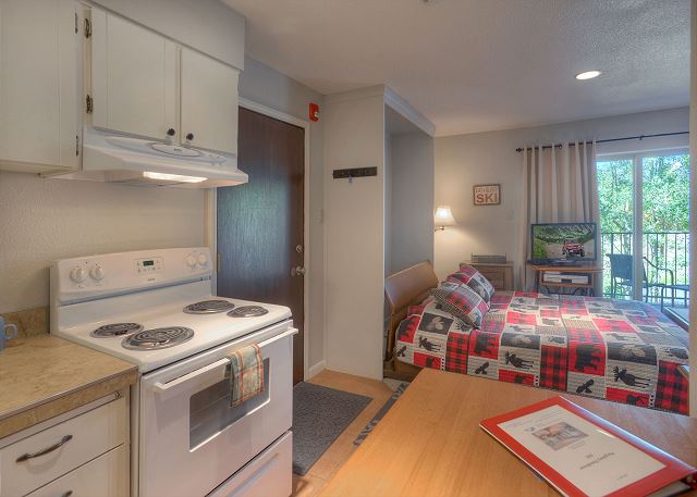 Cozy Getaway (#103) | Resort Access, Full Kitchen, Walk to Lift, Ground Level 8