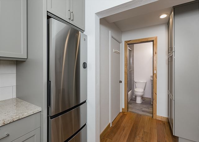 Chic Peak (#104) | Pool/Fitness Access - Fireplace, Deck, Ground Floor 10