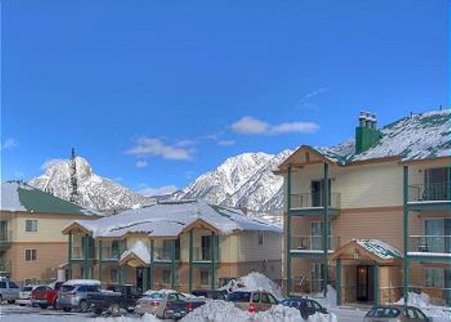 Chic Peak (#104) | Pool/Fitness Access - Fireplace, Deck, Ground Floor 7