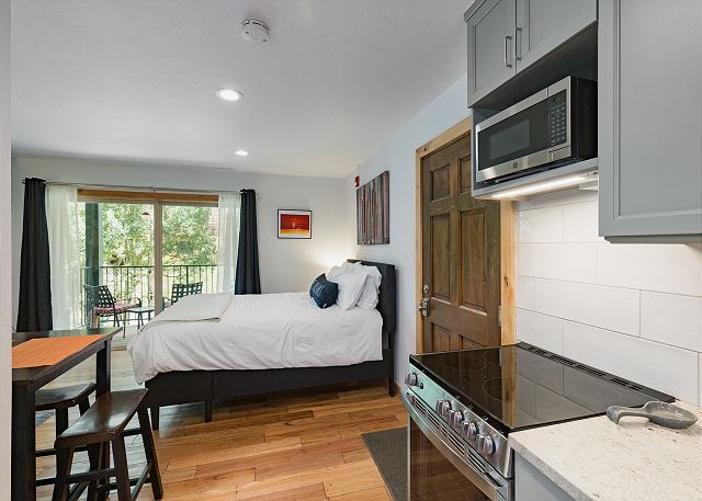 Chic Peak (#104) | Pool/Fitness Access - Fireplace, Deck, Ground Floor 8