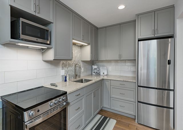 Chic Peak (#104) | Pool/Fitness Access - Fireplace, Deck, Ground Floor 3