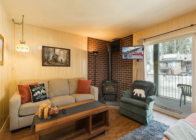 Aspen Rest (#108) | Pool/Fitness Access - Walk to Ski Lift - Fireplace/Deck 2