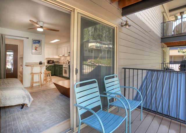 Emerald Slopes Condo (#111) | Fireplace/Deck - Walk to Ski Lift - Ski Locker 4