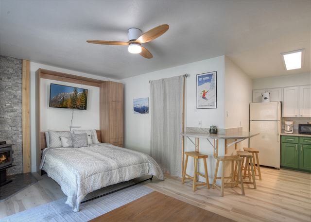 Emerald Slopes Condo (#111) | Fireplace/Deck - Walk to Ski Lift - Ski Locker 9