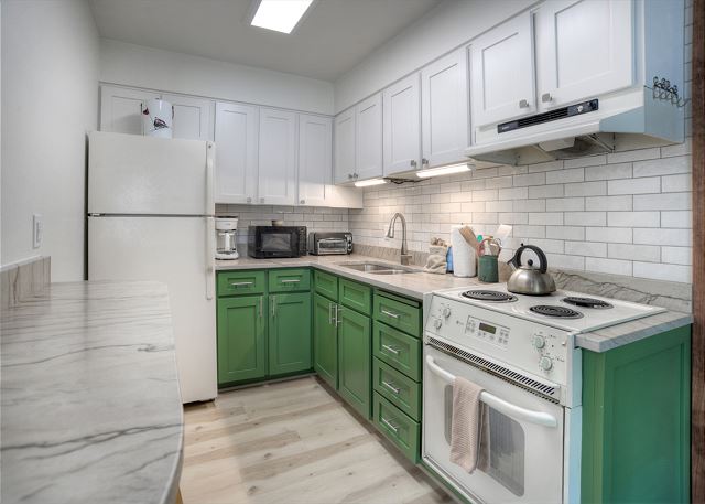 Emerald Slopes Condo (#111) | Fireplace/Deck - Walk to Ski Lift - Ski Locker 3