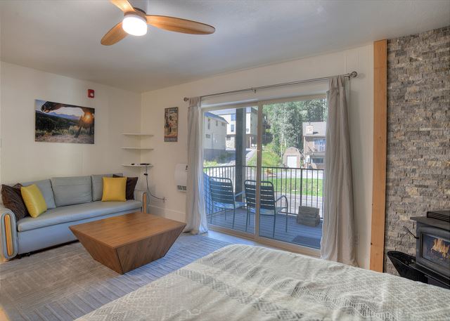 Emerald Slopes Condo (#111) | Fireplace/Deck - Walk to Ski Lift - Ski Locker 2