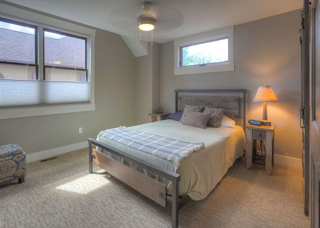 30+ Day - New Townhome in Downtown Durango - Roof Top Deck w/Views 9