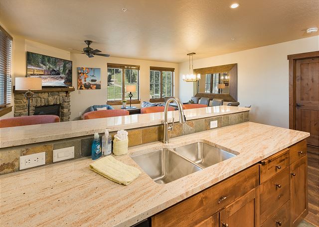 Premier Building at Purgatory - Ski in/Ski Out - Slopeside Views 6