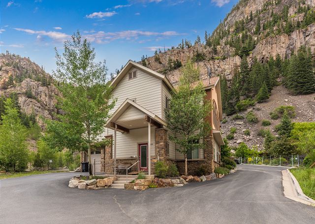 Location, Location, Location-Amazing Views-Across from Ouray Hot Springs Pool