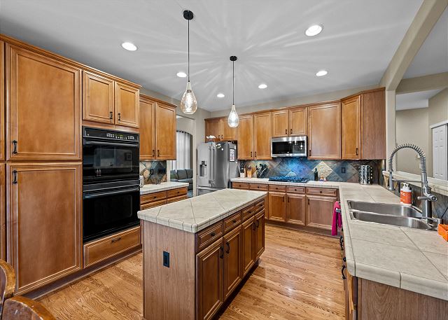 Spacious Parker Home | Hot Tub | Ideal for Extended Stays 3