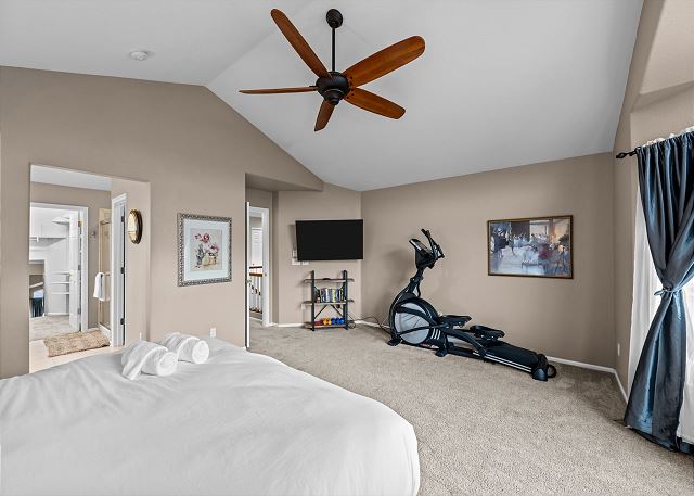 Spacious Parker Home | Hot Tub | Ideal for Extended Stays 8