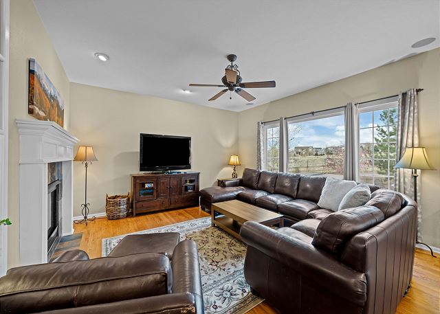Spacious Parker Home | Hot Tub | Ideal for Extended Stays 3