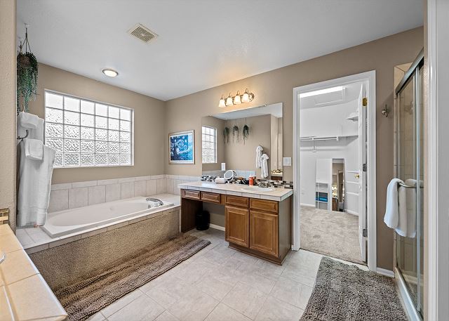 Spacious Parker Home | Hot Tub | Ideal for Extended Stays 6