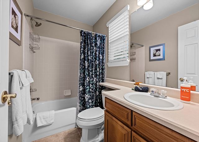 Spacious Parker Home | Hot Tub | Ideal for Extended Stays 9