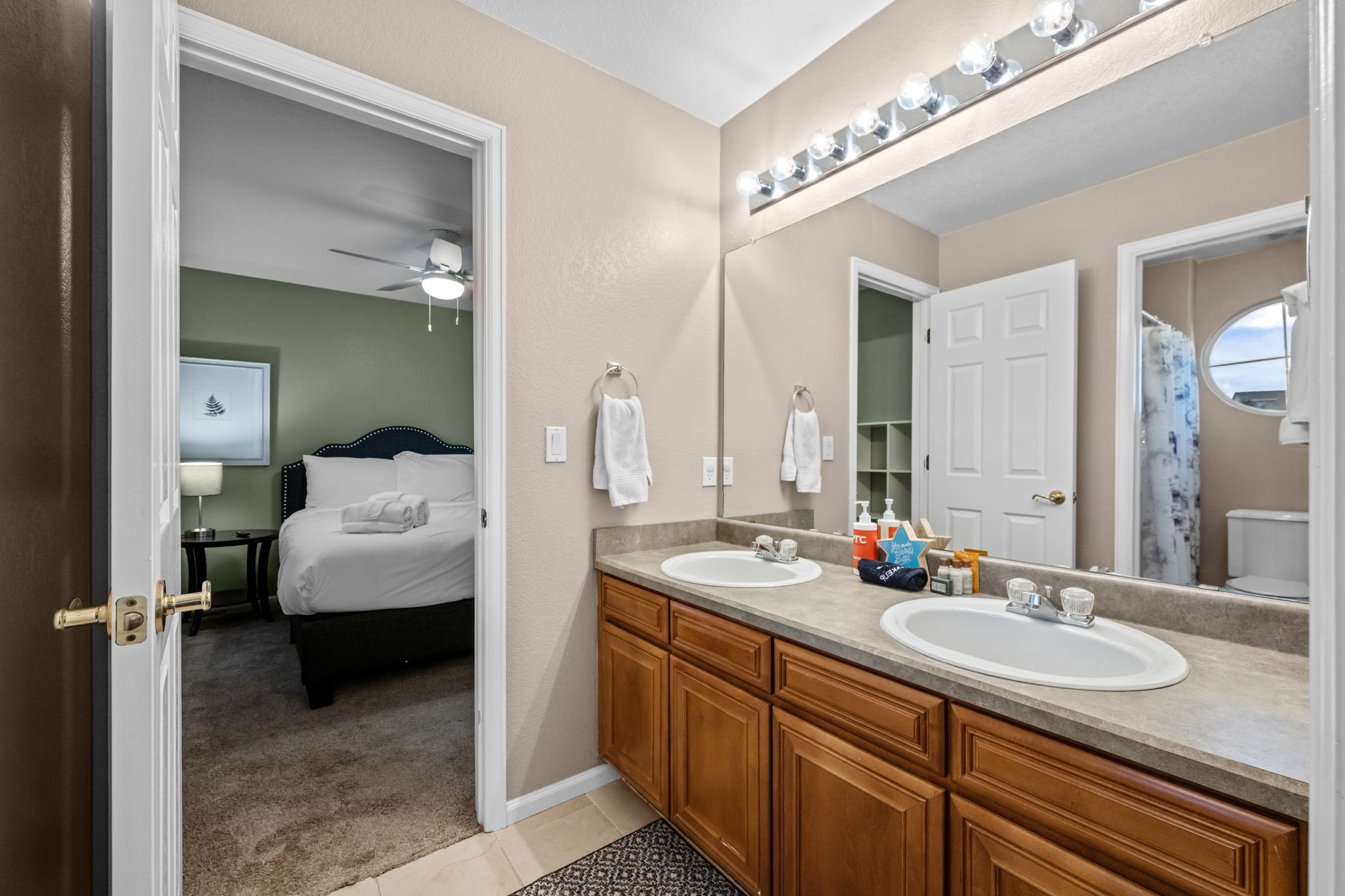 Jack and jill bathroom