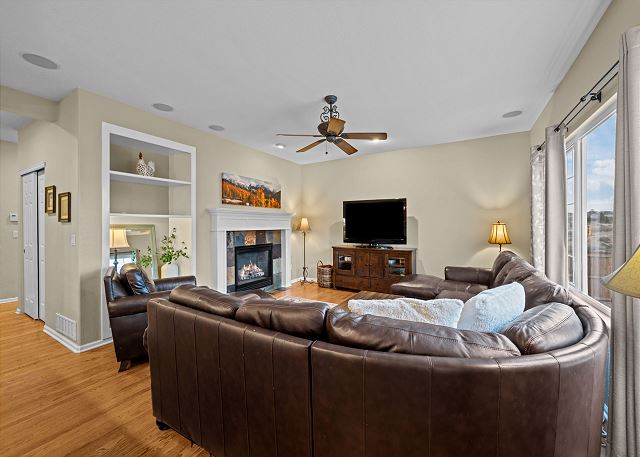 Spacious Parker Home | Hot Tub | Ideal for Extended Stays 2