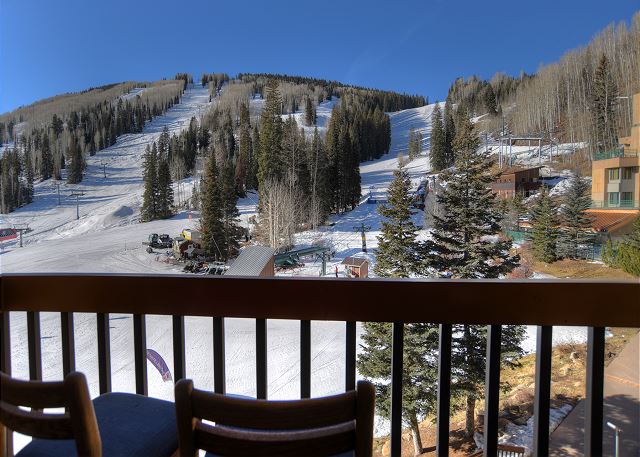 Modern Village Center Ski In/Out Condo with Slope Views 3