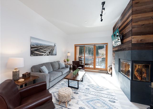 Modern Village Center Ski In/Out Condo with Slope Views 5