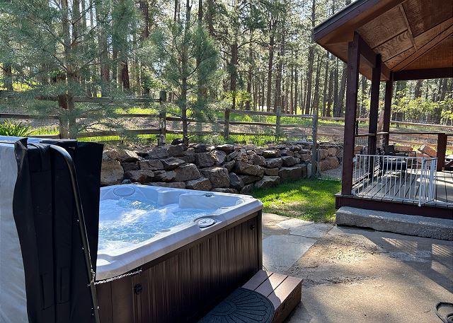 The Retreat at Forest Lakes | HotTub, Near Town/Lakes - Privacy, Pets OK