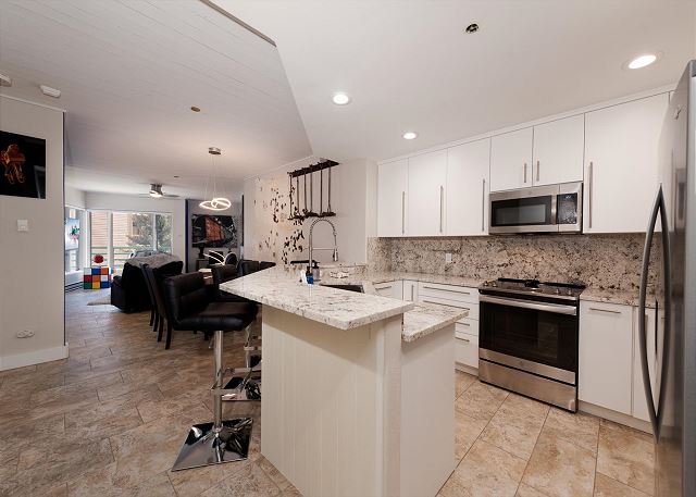 Remodeled Ski in/Ski Out condo - Views - Deck - 6