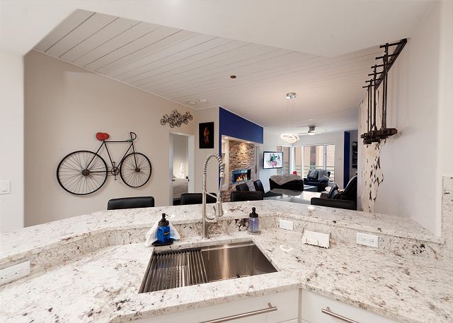 Remodeled Ski in/Ski Out condo - Views - Deck - 8