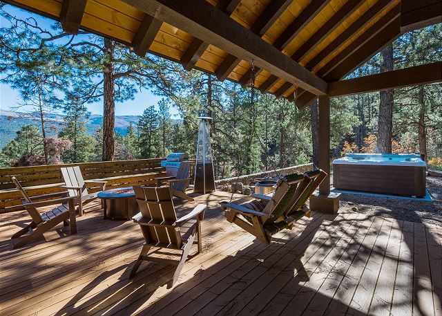 Pet Friendly Cabin with Hot Tub Views, Deck, Fire Pit - 14 Minutes to Purg 7