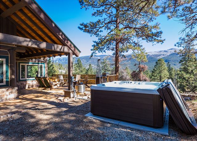 Three Pet Friendly cabins on 3.5 Acres - Hot Tub/Views - 14 minutes to Purg