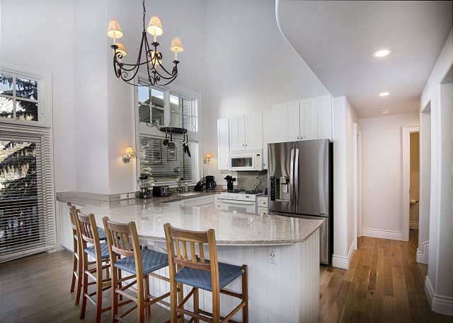 West Vail Home | Steps to Bus | 5 Mins to Vail Village | Heated Garage 6