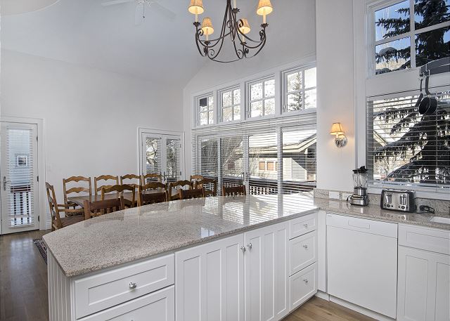 West Vail Home | Steps to Bus | 5 Mins to Vail Village | Heated Garage 4