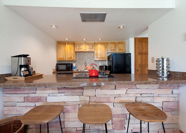 Mid Century Modern Condo - Deck with Great Views - Heated Pool 8