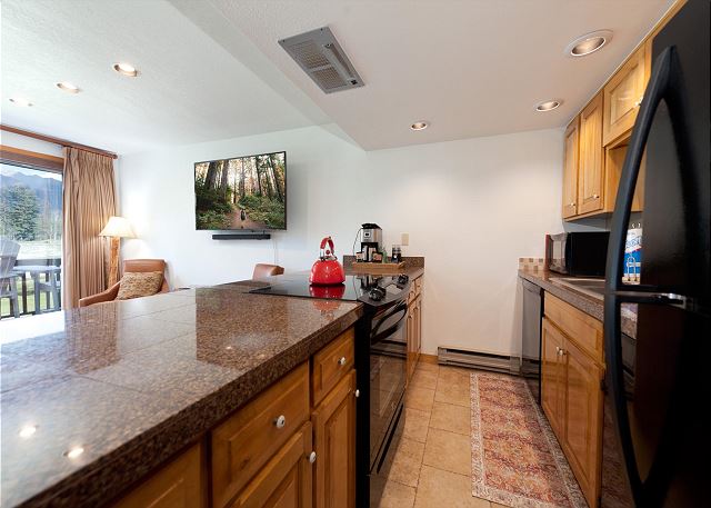 Mid Century Modern Condo - Deck with Great Views - Heated Pool 9