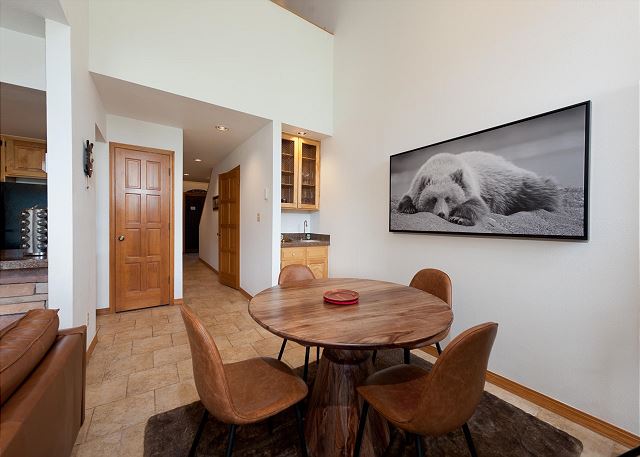 Mid Century Modern Condo - Deck with Great Views - Heated Pool 7