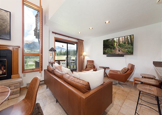 Mid Century Modern Condo - Deck with Great Views - Heated Pool 2