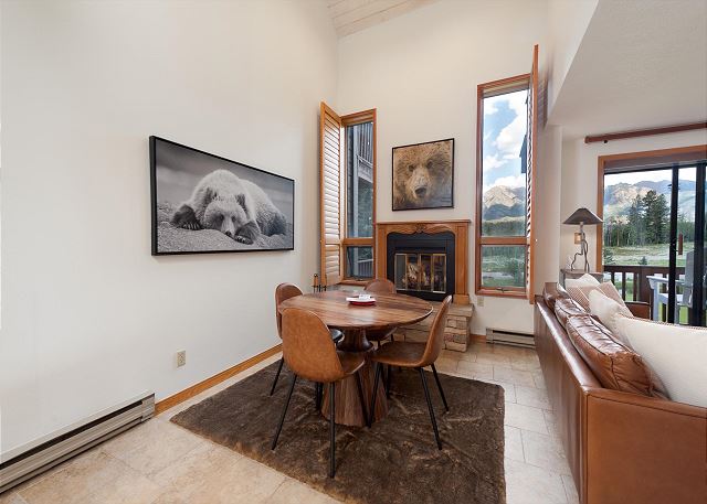 Mid Century Modern Condo - Deck with Great Views - Heated Pool 6