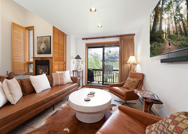 Mid Century Modern Condo - Deck with Great Views - Heated Pool 3