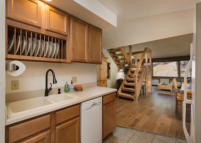 Railroad Rest (#340) |10 min to Ski - A/C - Golf - Shared Pool & Hot Tub 5