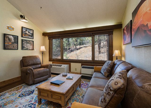 Railroad Rest (#340) |10 min to Ski - A/C - Golf - Shared Pool & Hot Tub