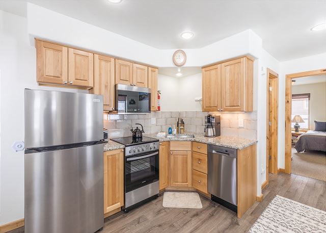 Welcoming Mountain Condo- Steps Away from Main Street- Pet Friendly! 6