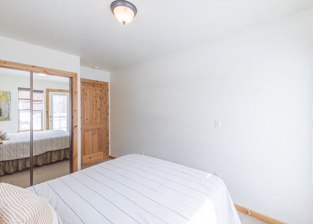 Welcoming Mountain Condo- Steps Away from Main Street- Pet Friendly! 9