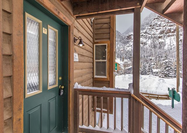 Welcoming Mountain Condo | Steps Away from Main Street | Balcony 6