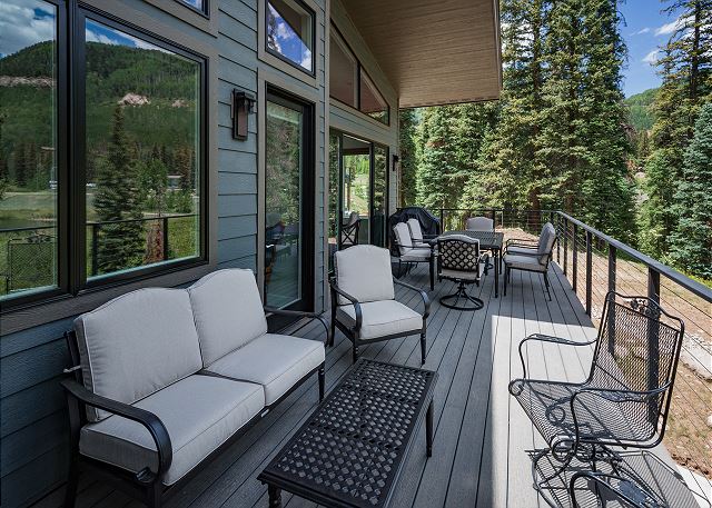 Townhome across from Purg- Hot Tub, Fire Pit, Arcade Game - Views/Shuttle 4