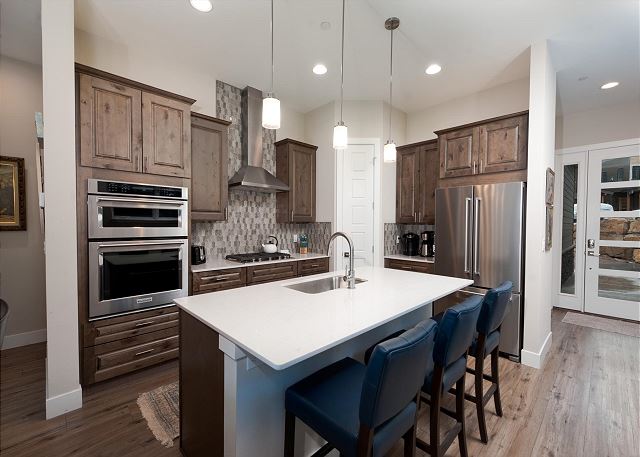 Lakefront Townhome across from Purg- Hot Tub, Fire Pit, Arcade Game - Views 10