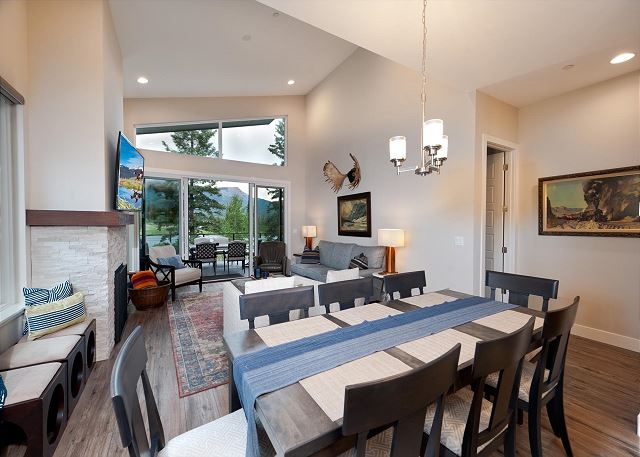 Townhome across from Purg- Hot Tub, Fire Pit, Arcade Game - Views/Shuttle 6