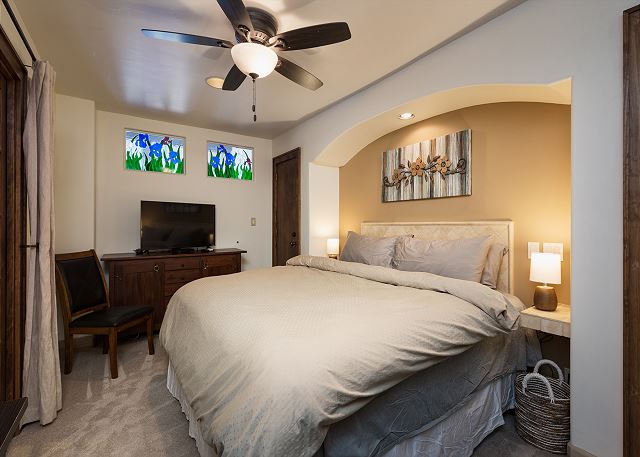 Swing Away Suite (#794) - 10 min to Ski, Views, Golf - AC/Pool/Hot Tub 3