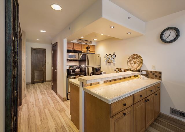 Swing Away Suite (#794) - 10 min to Ski, Views, Golf - AC/Pool/Hot Tub 10