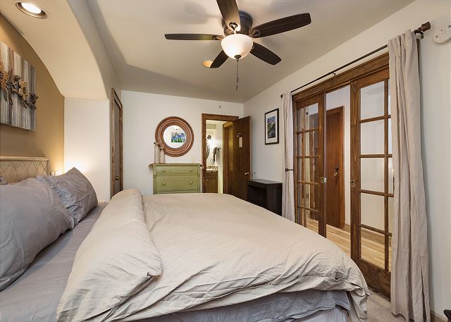 Swing Away Suite (#794) - 10 min to Ski, Views, Golf - AC/Pool/Hot Tub 9