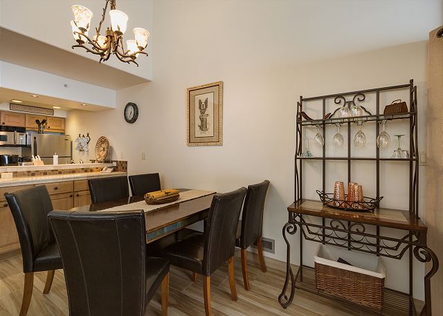 Swing Away Suite (#794) - 10 min to Ski, Views, Golf - AC/Pool/Hot Tub 6