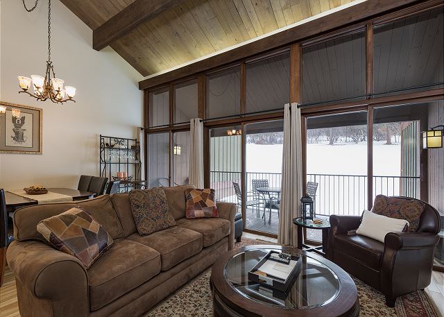 Swing Away Suite (#794) - 10 min to Ski, Views, Golf - AC/Pool/Hot Tub