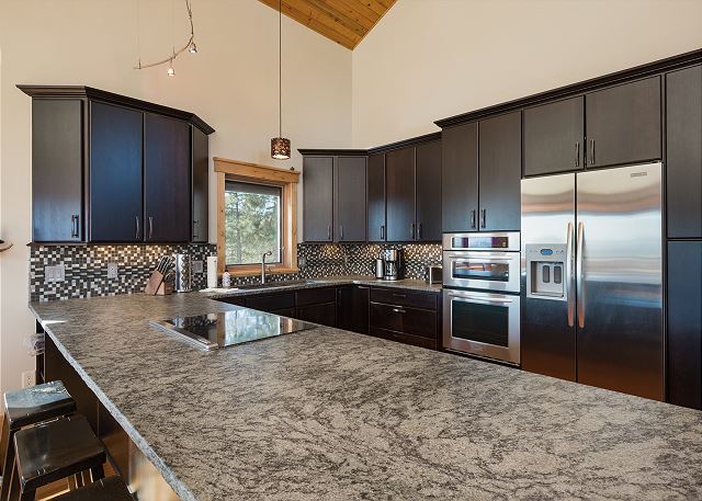 Panoramic Valley Retreat | Exec Home w/ Deck, Lake Views, Game Room - 30+ 8